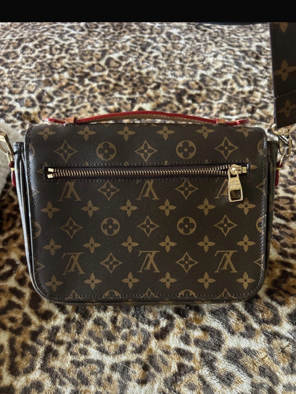 Brown leather LV iconic Monogram Crossbody Bag - Picture 8 of 14